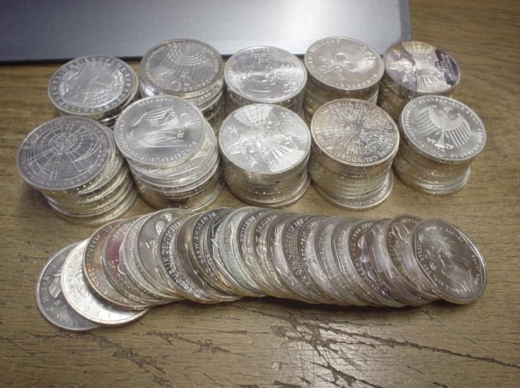 Silbermünzen-Stapel